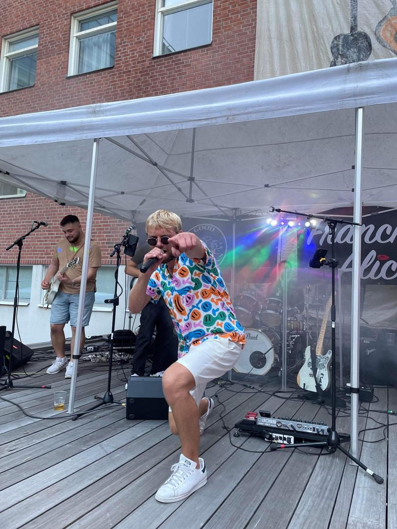 Performance 9